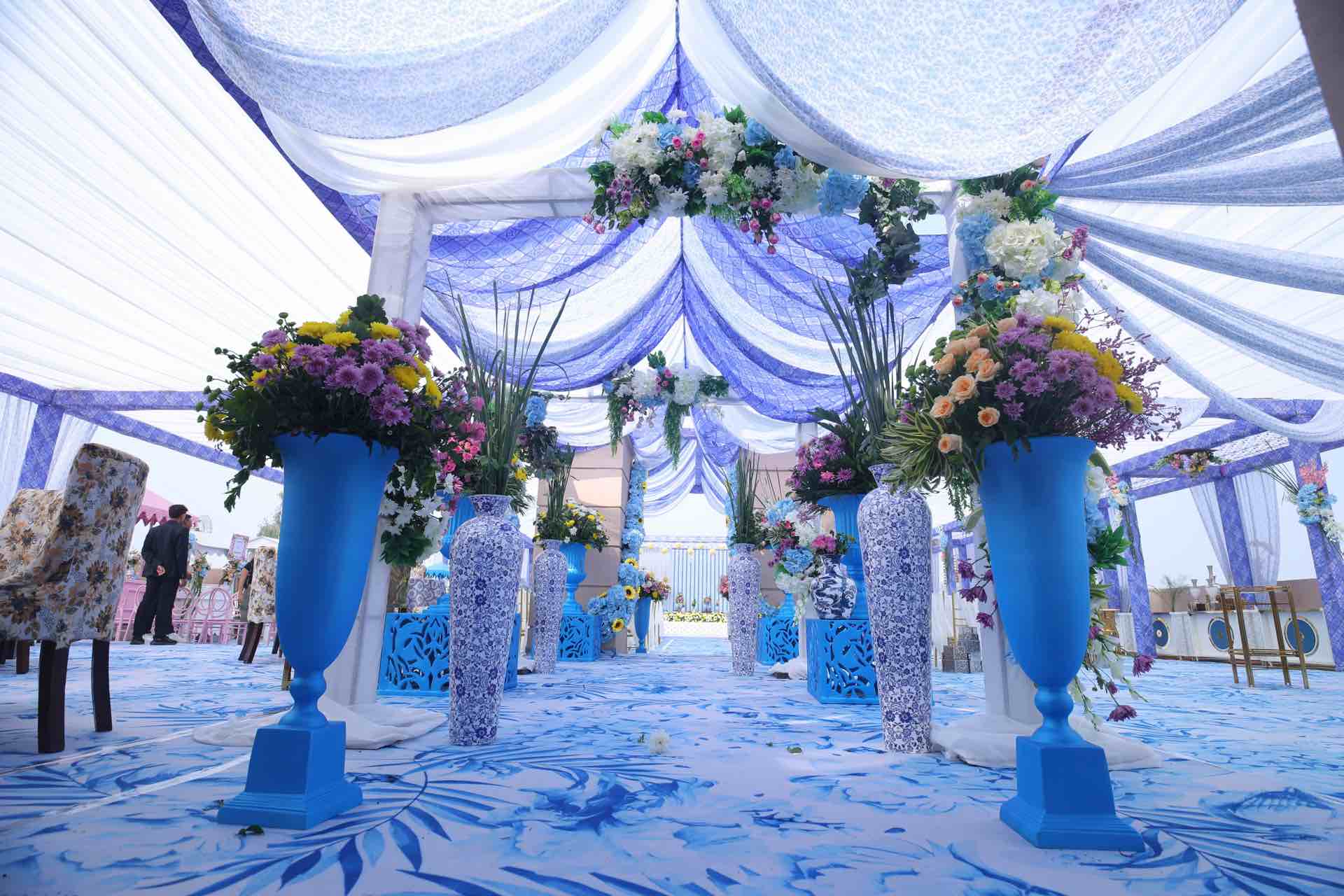 Elegant wedding stage decor